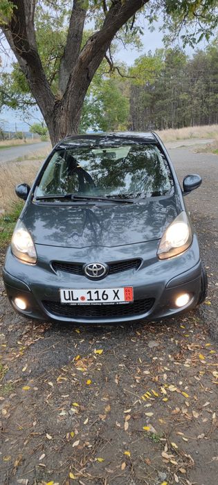 Toyota Aygo 1.0. 2011 год.