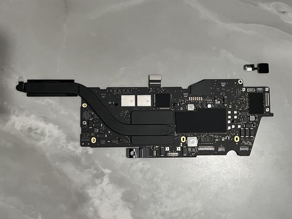 Placa de baza Macbook Pro A2338 M1 pentru piese