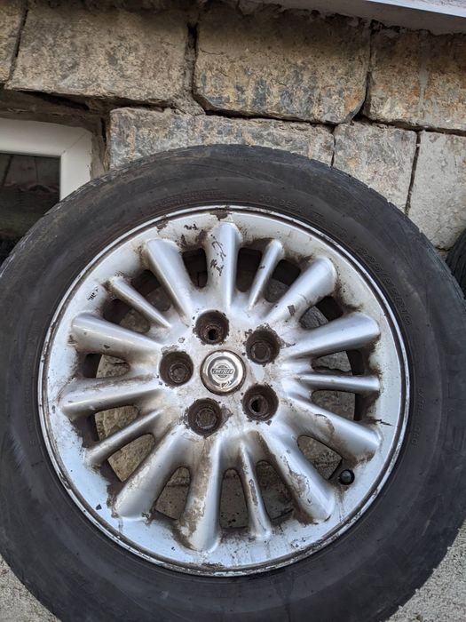 Продавам гуми с лети джанти 225/55/R16