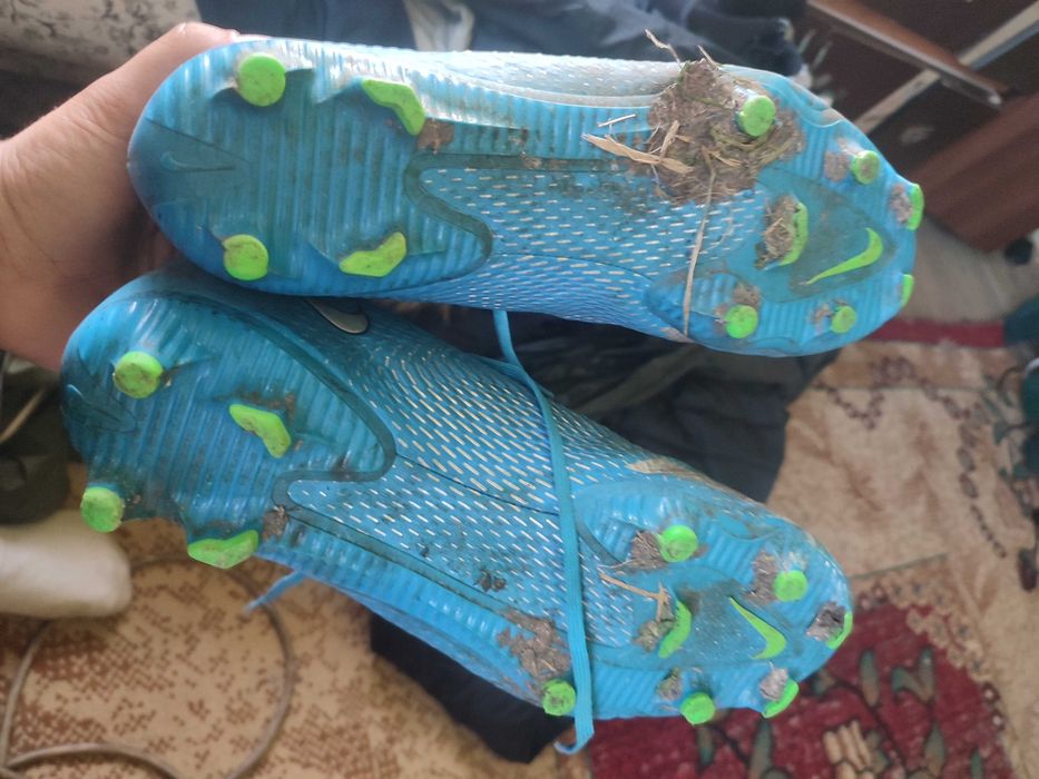 vând ghete de fotbal,nike MĂRIMEA 44 , 250 de lei