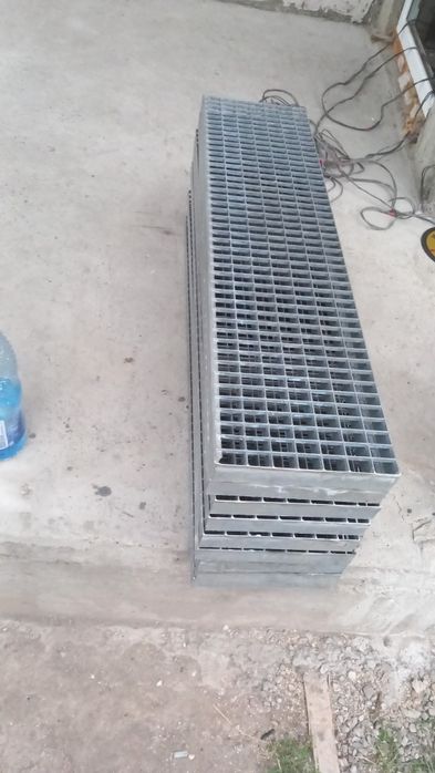 Vând trepte zincate la orice dimensiune pentru scări metalice facem