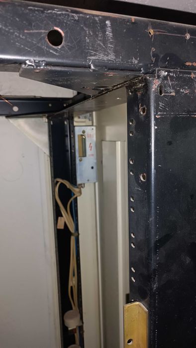 Шкаф серверный б./у,высота 1,80 Срочно.