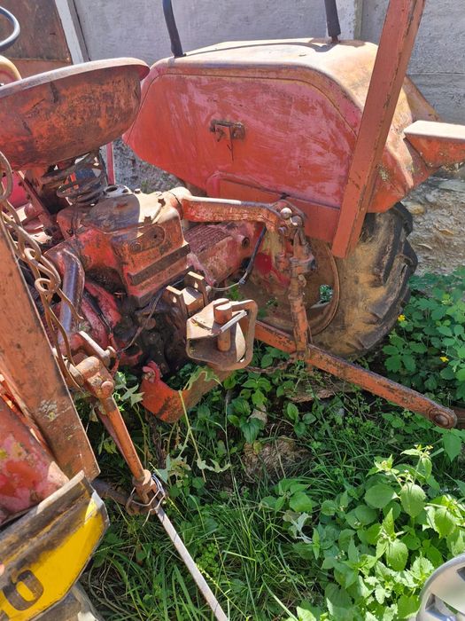 Vând tractor in stare de funcționare !!
