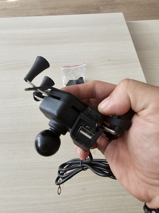 Suport telefon moto cu incarcare