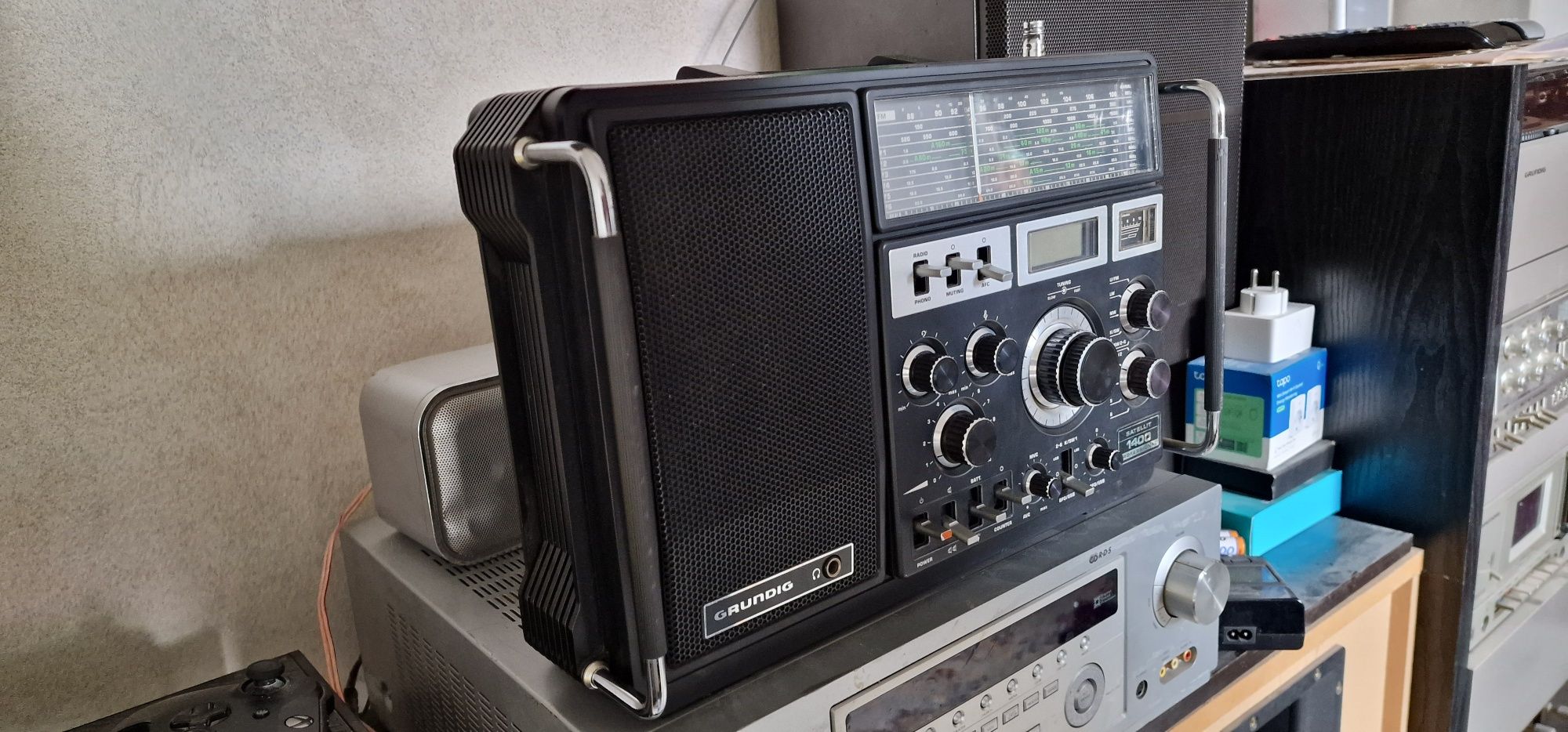 Radio profesional Grundig Satellite 1400