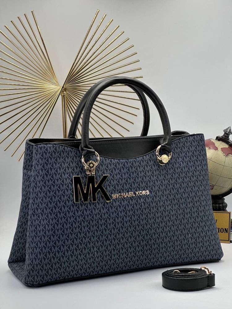 Geanta Michael Kors Noua !!! Dimesniuni 32/22 !!!