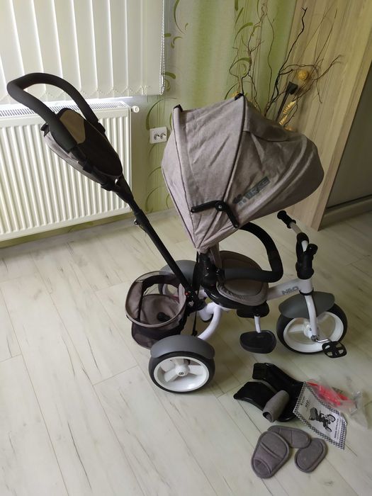 Детска триколка със сенник