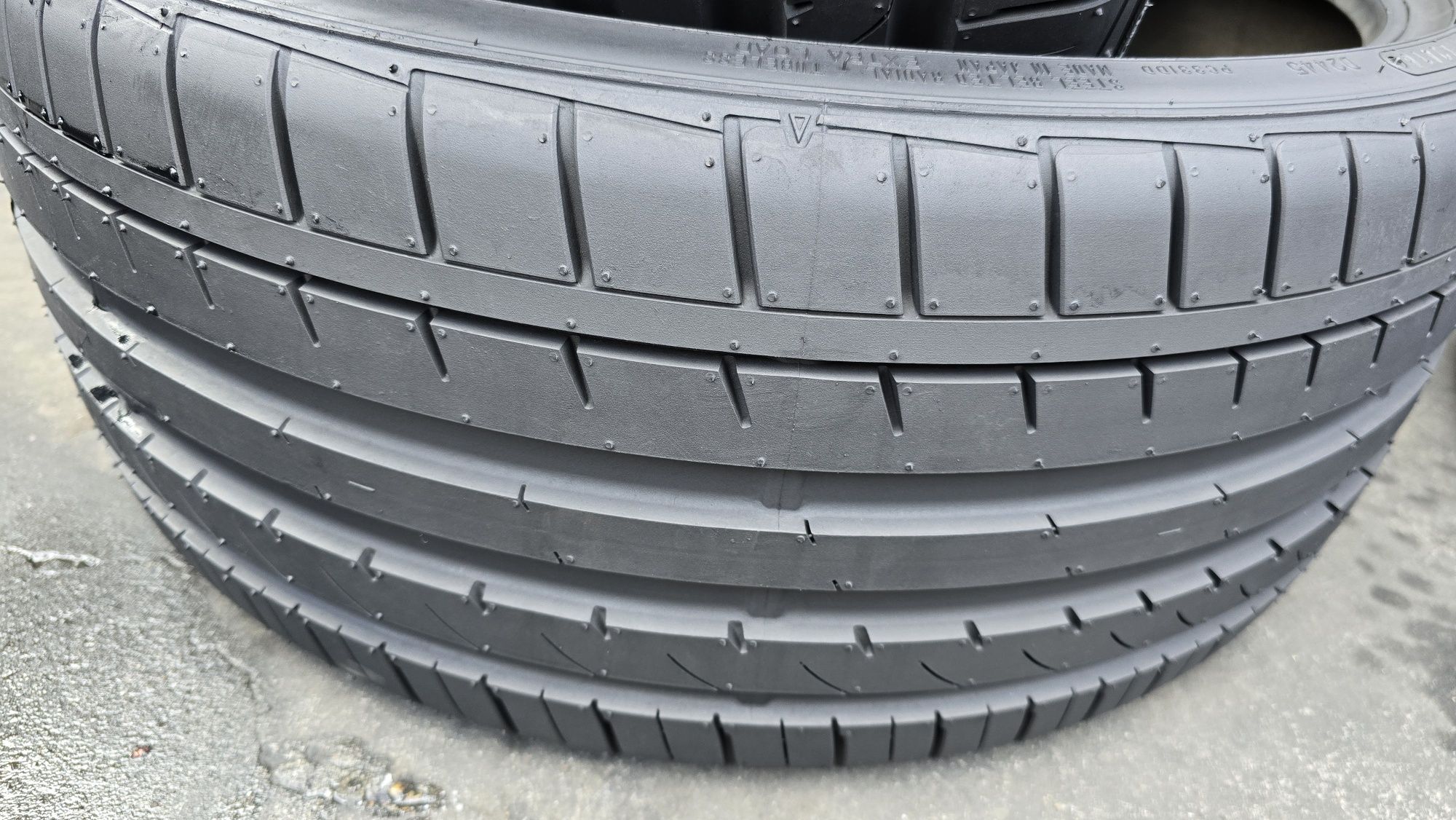 2 anvelope vară Falken 225/30/20