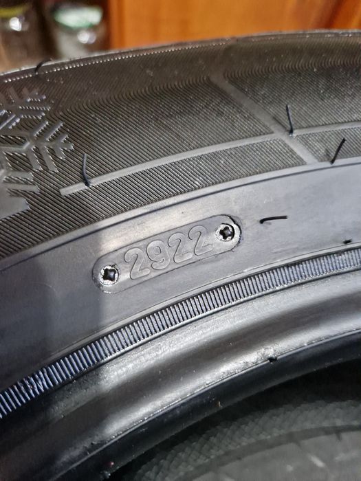 Комплект зимних шин 235/60R18