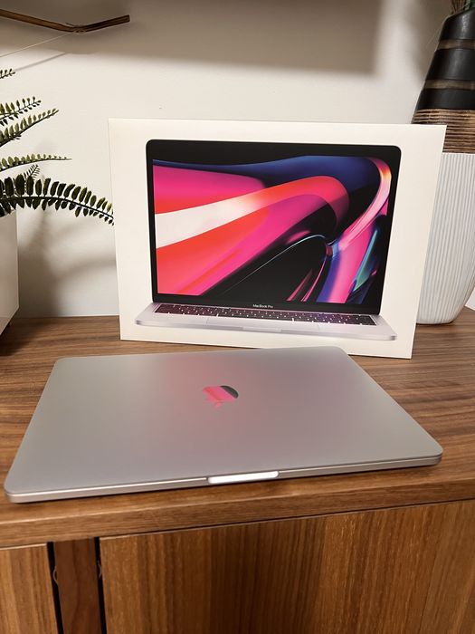 MacBook Pro M2 / 8GB RAM / 512GB / Touch Bar / Touch ID / 13.3''