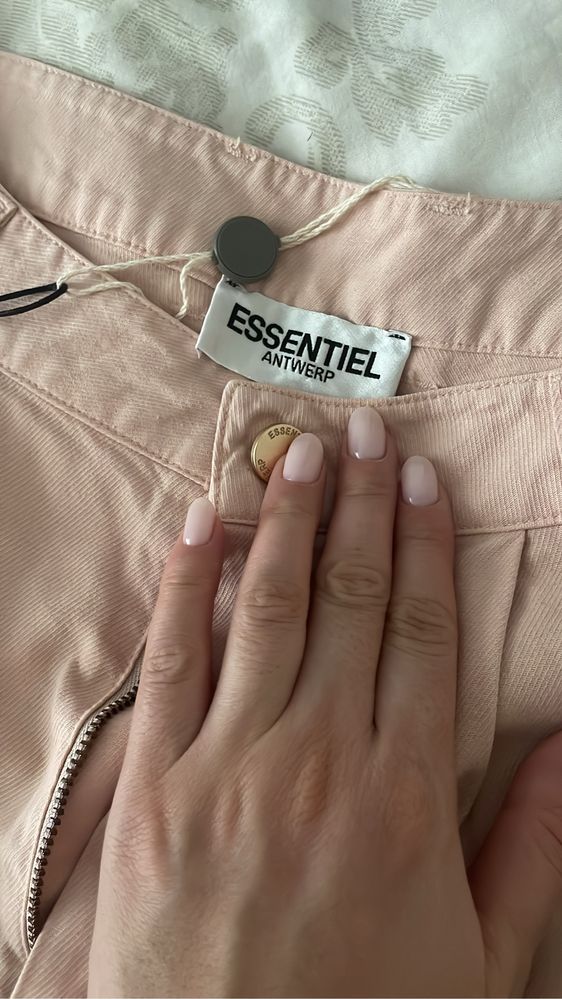 Продам шорты Бренда Essentiel Antwerp