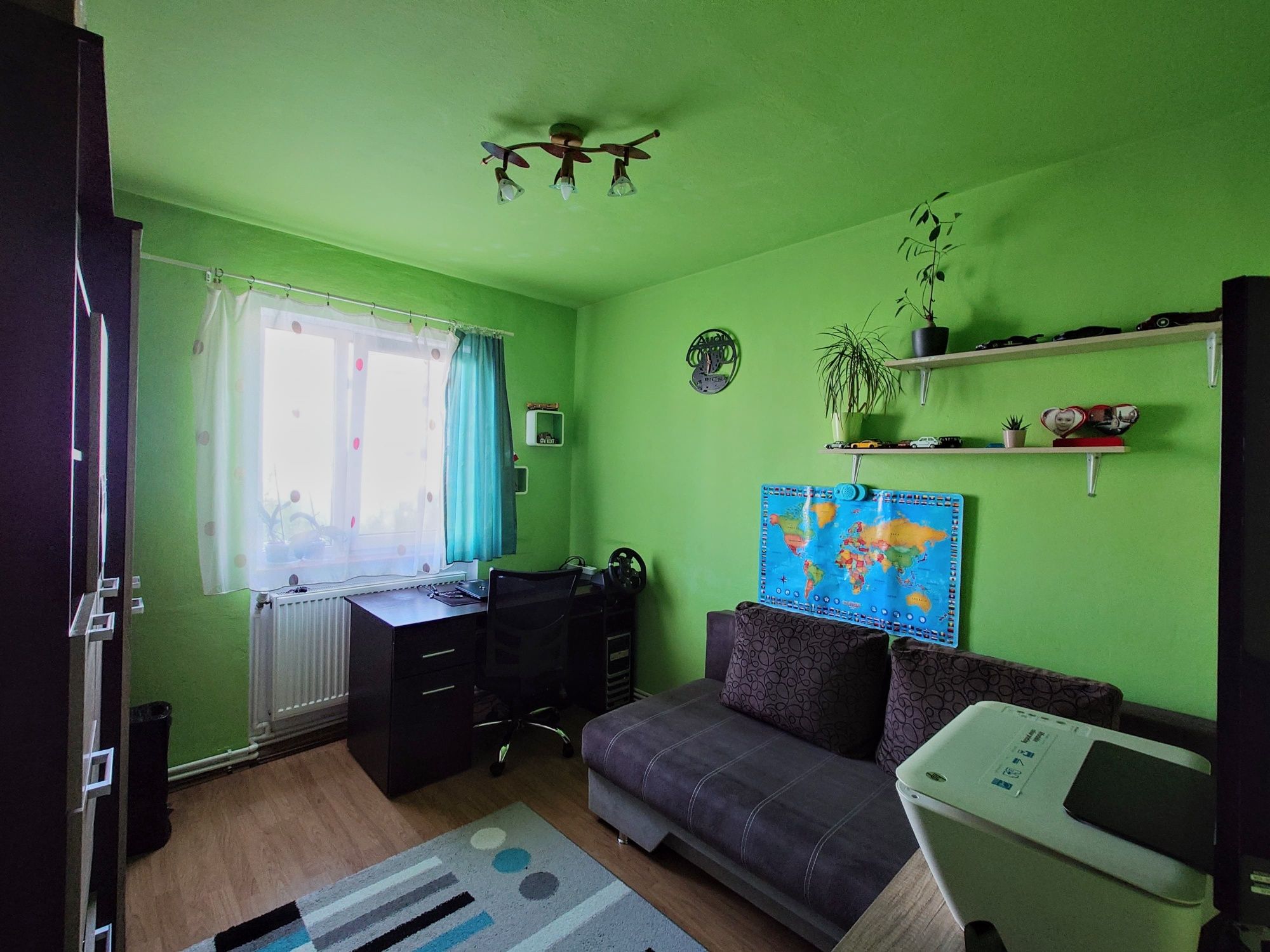 Vând Apartament 3 camere ,etaj 2 ,Deva,lângă  Școala Generala Nr.5