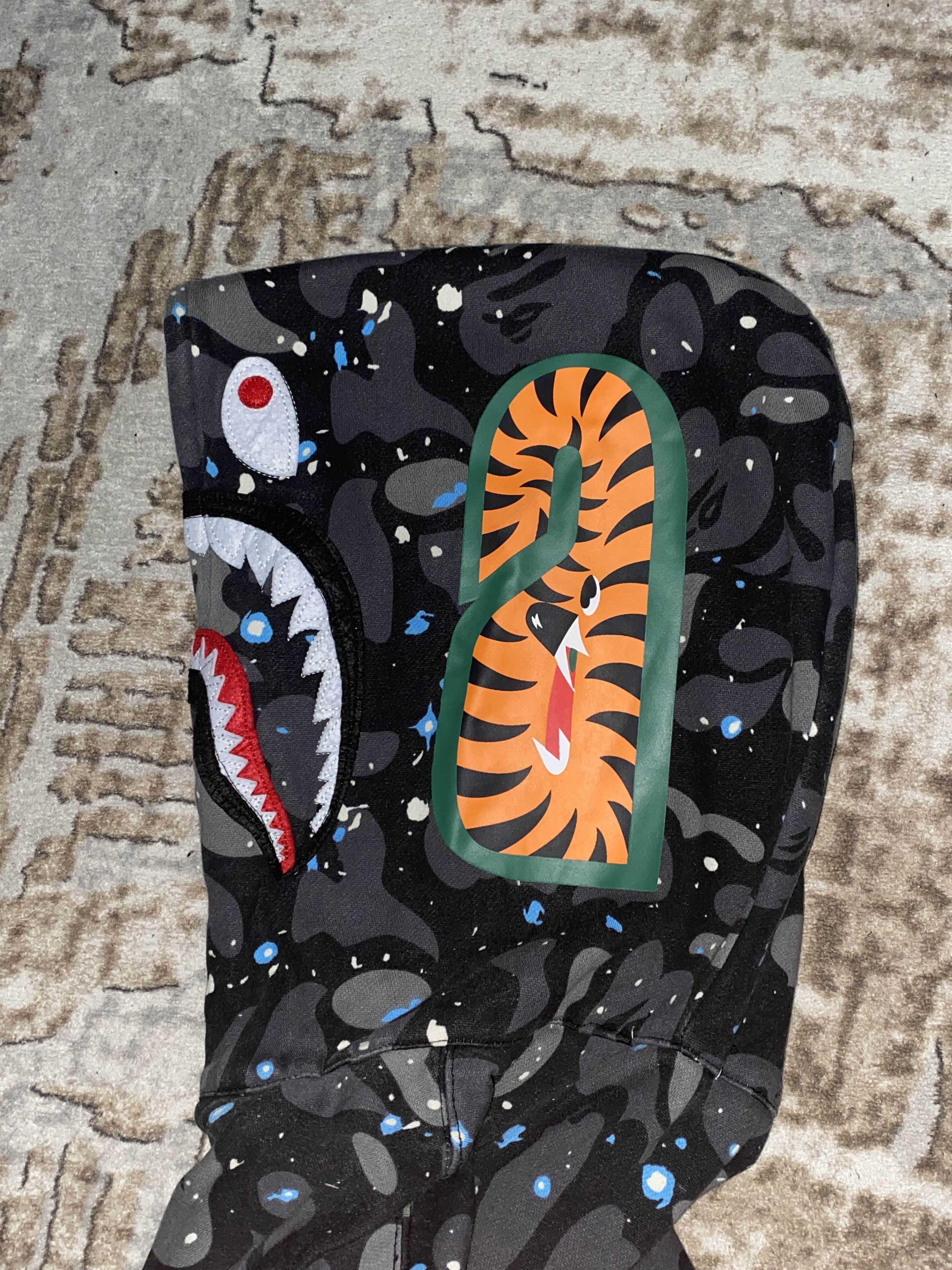 Продавам мъжки Bape суичър, размер Л