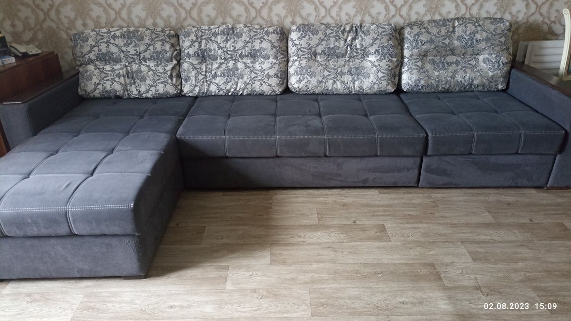 Угловой диван продам