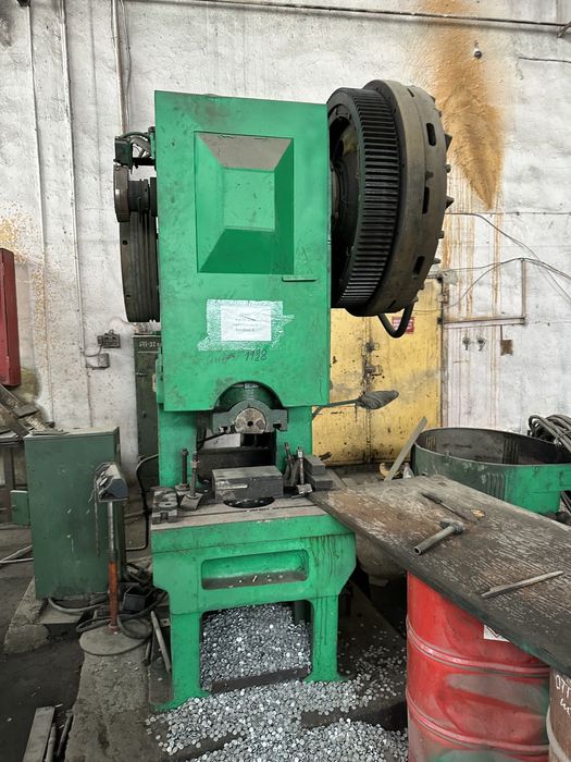 Продам пресс гидровлические и кривошипные П6330,К2128,К2130в и тд.