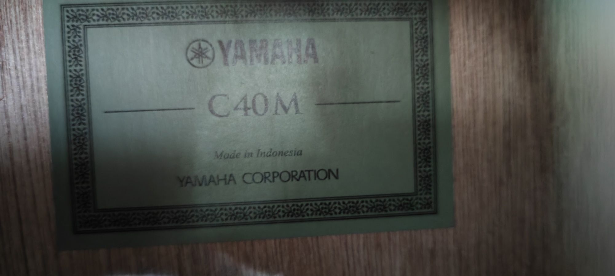 Очень срочно гитара Yamaha C 40 M