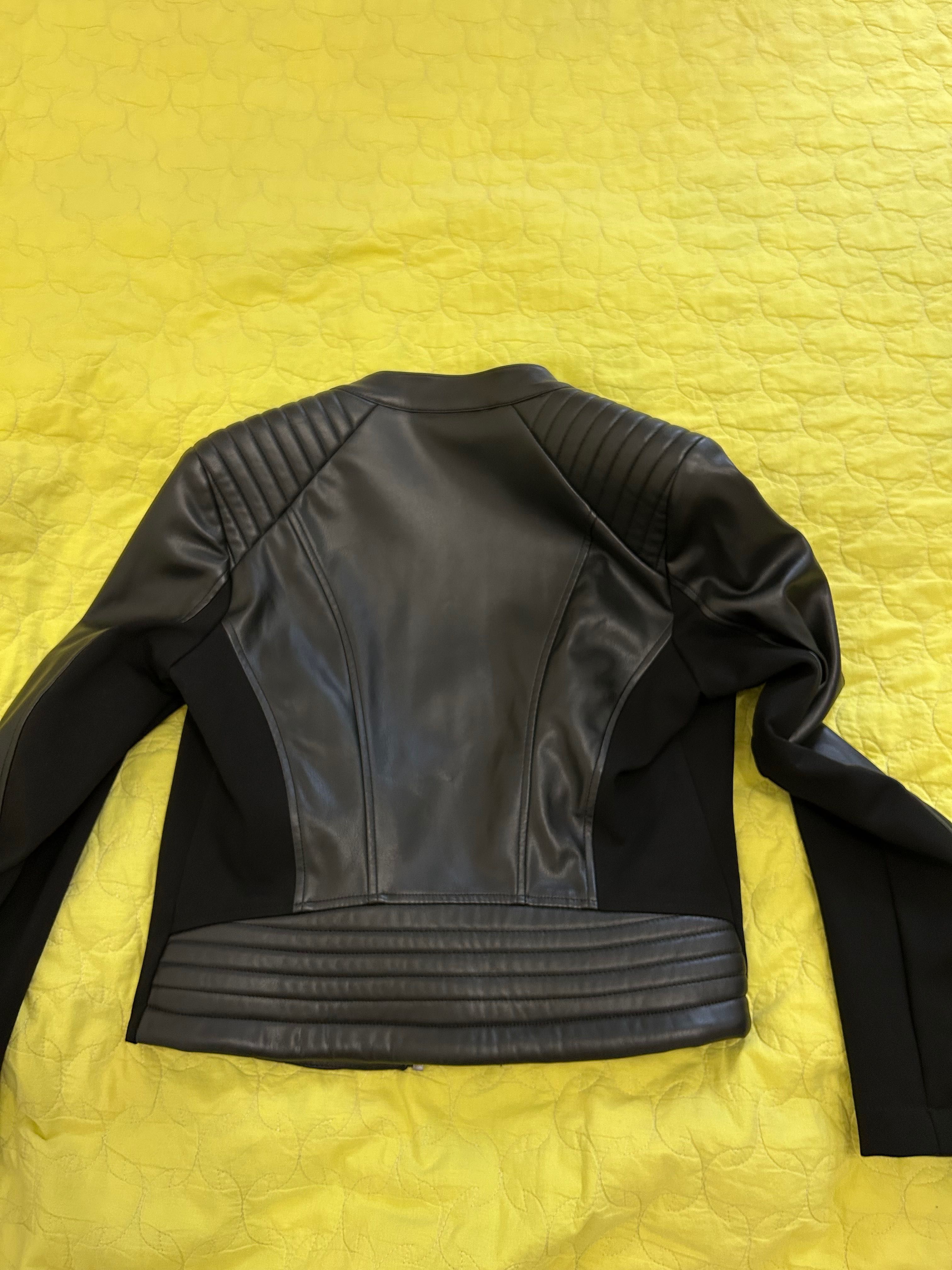 Яке еко кожа GUESS ново