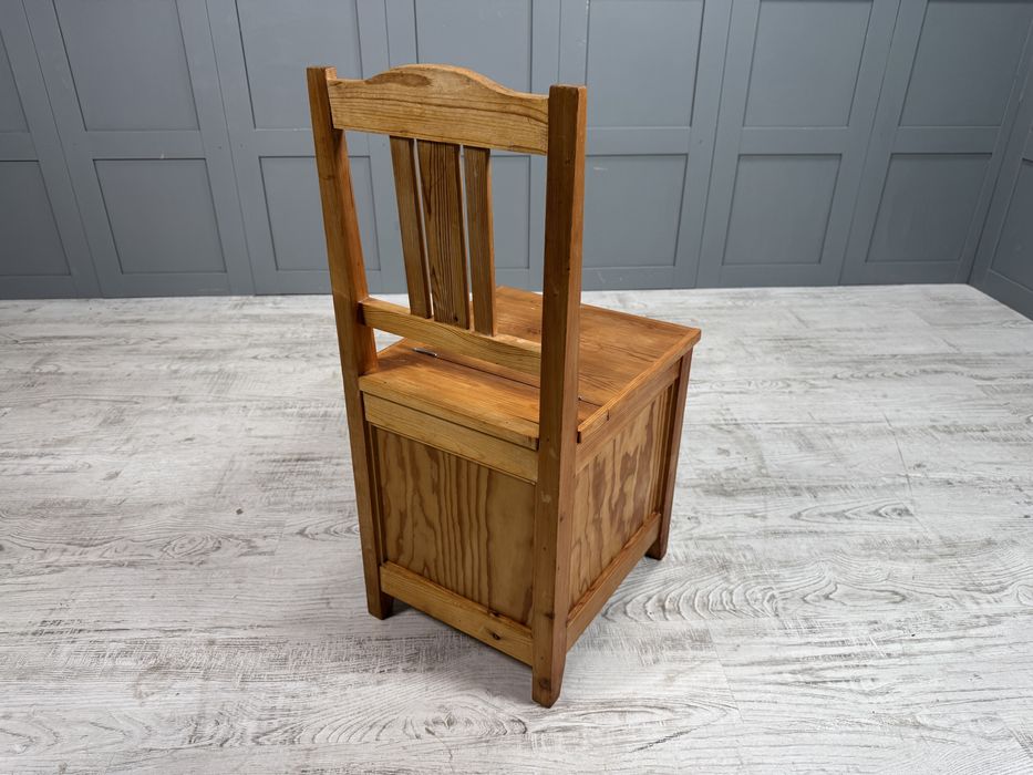 Селски шведски стол - ракла К056