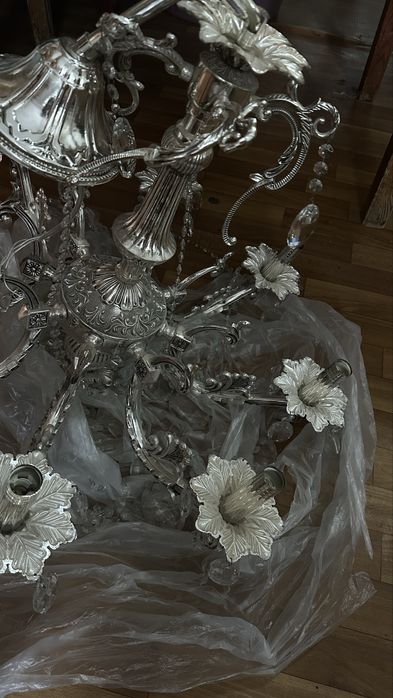 Продам люстру в отличном состоянии