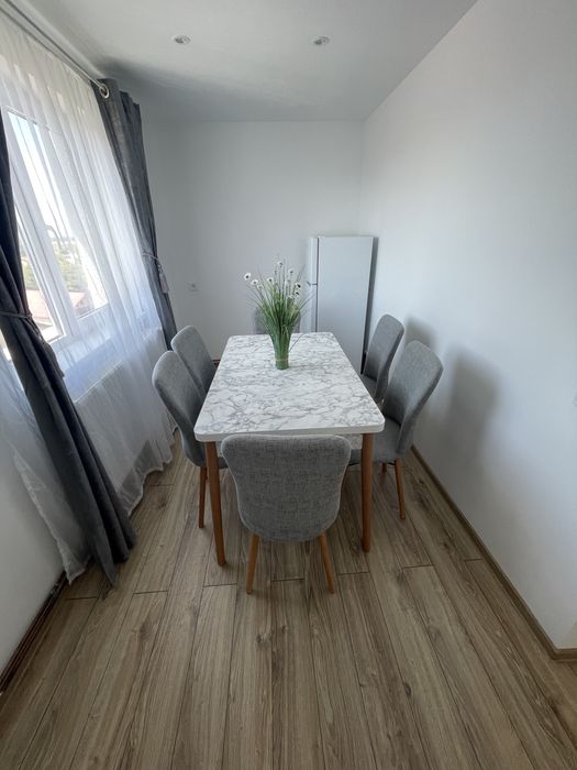 Apartament 3 camere , decomandat et 4/4 , orasul Filiasi .