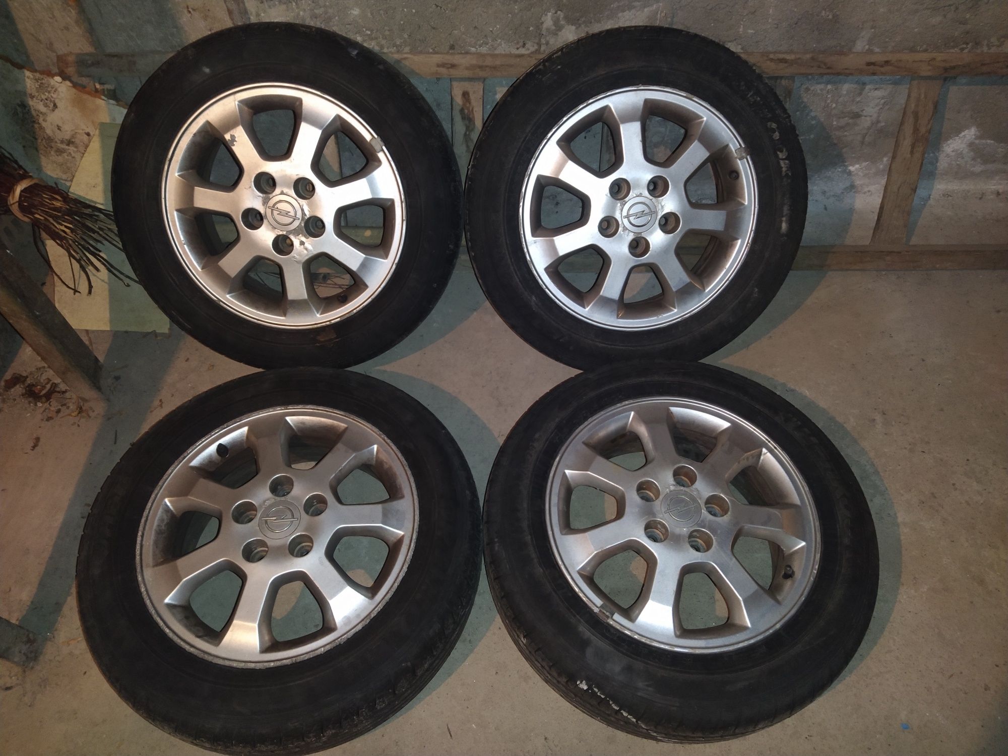 Jenti 15 inch Opel cu cauciucuri vara 185/65/R15 Hankook