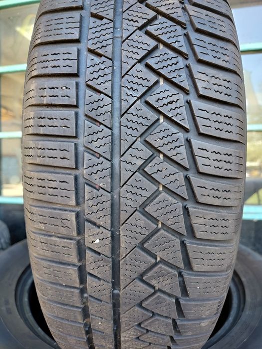 Продавам 4 зимни гуми 215/65/17 Continental