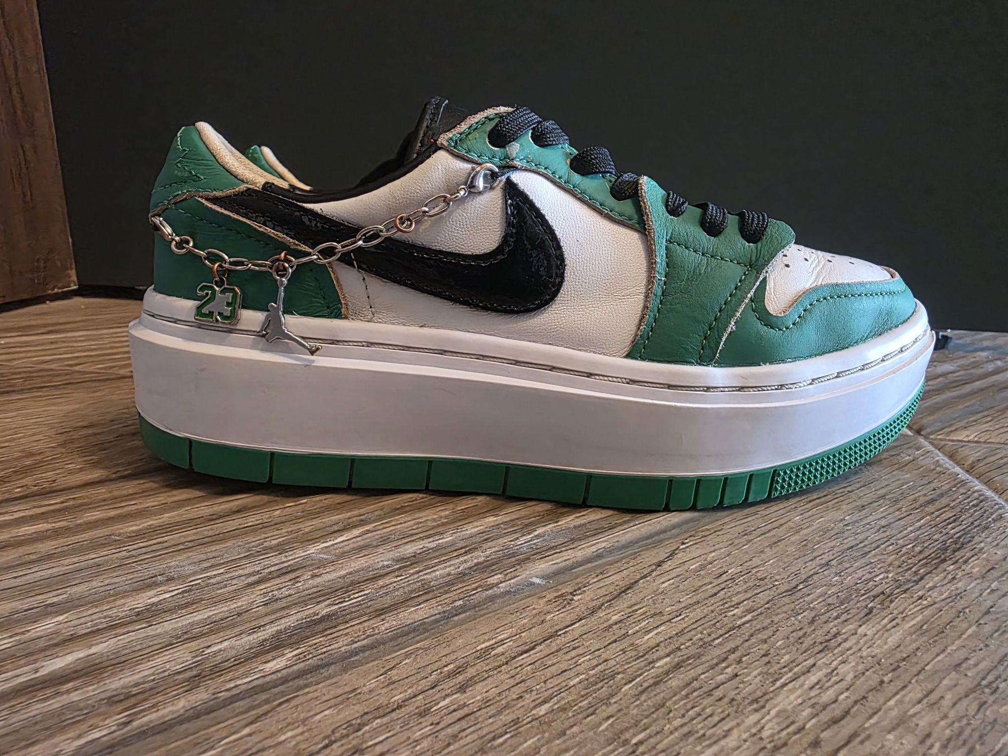 Дамски маратонки NIKE AIR JORDAN
