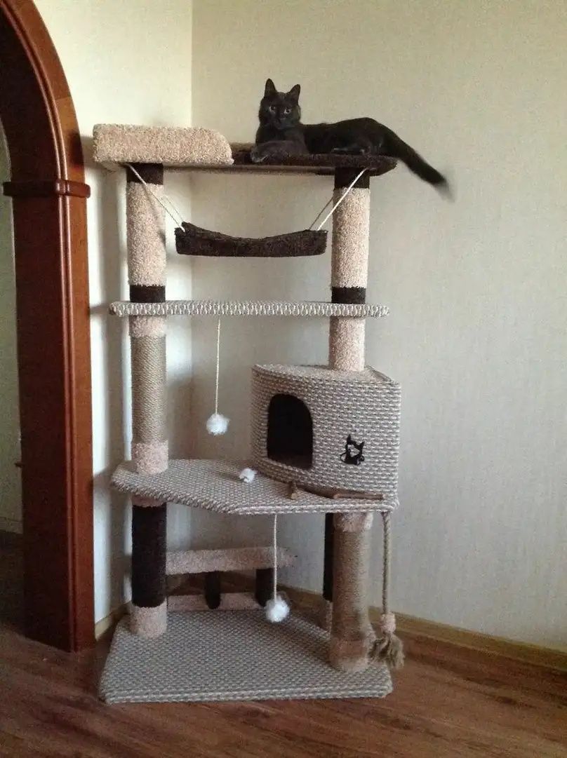 Домик для кошек с когтеточкой на заказ.
