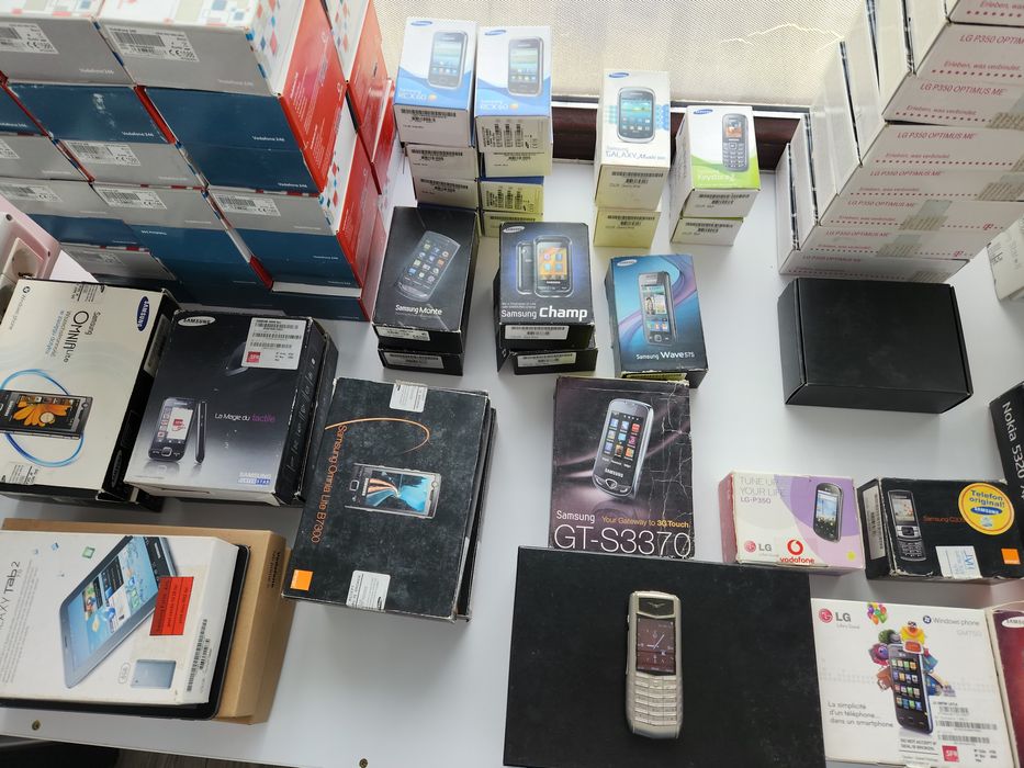 Vand lot telefoane vechi