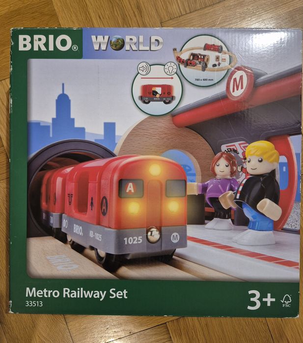 Влак с дървени релси и аксесоари Metro BRIO