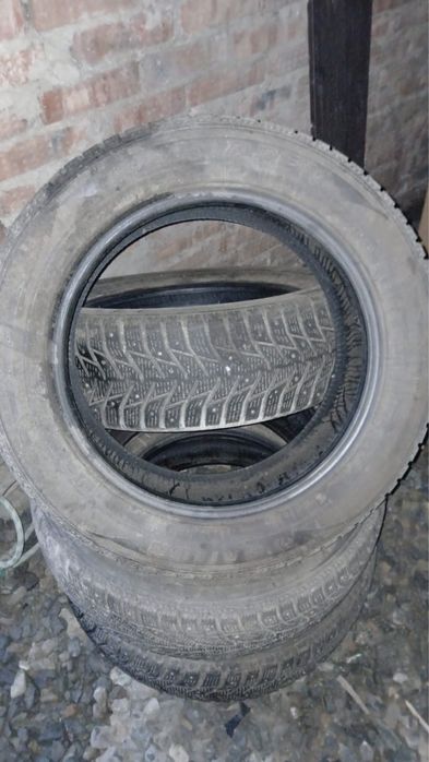 Продам зимние шины, шипованные