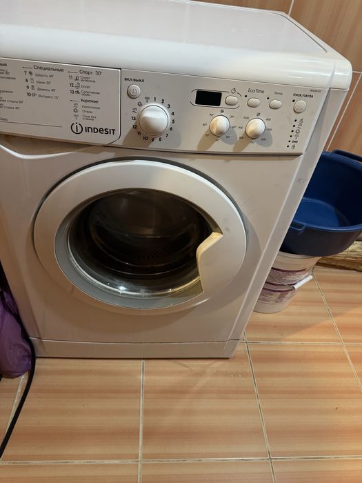 Продам стиральную машину indesit
