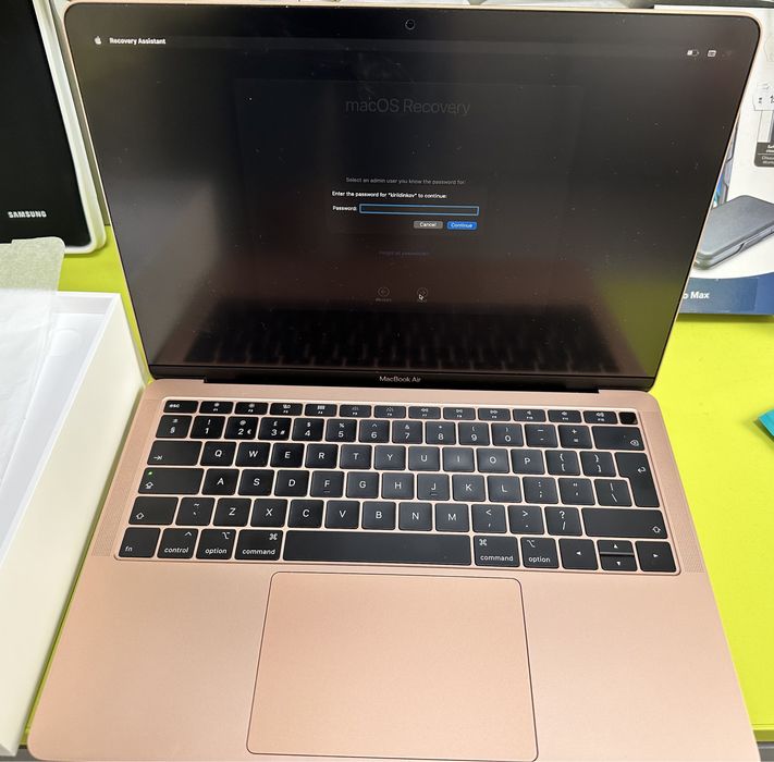 MakBook Air 2018 13.3 “ 8Gb SDRAM 128 GB SSD