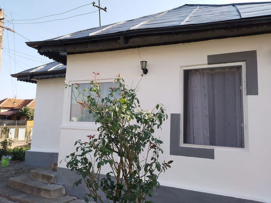 Închiriez casă comuna banana sat slatioarele aleea piscu bădești nr 10