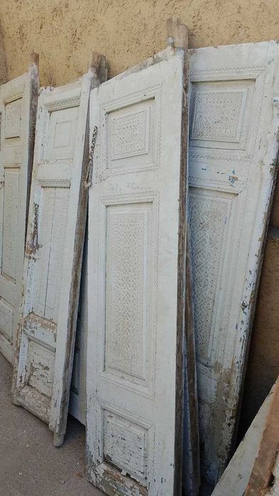 Старинные двери, qadimiy eshiklar.