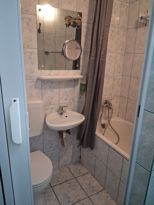 Inchiriez pe termen lung garsoniera pe strada Sovata