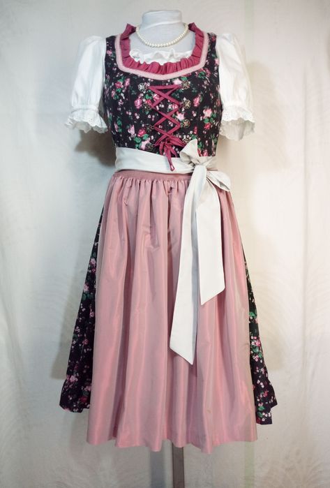 Dirndl Nr.40 - 42 Sarfan Rochie bavaeza, tiroleza 
Rochie tradițională
