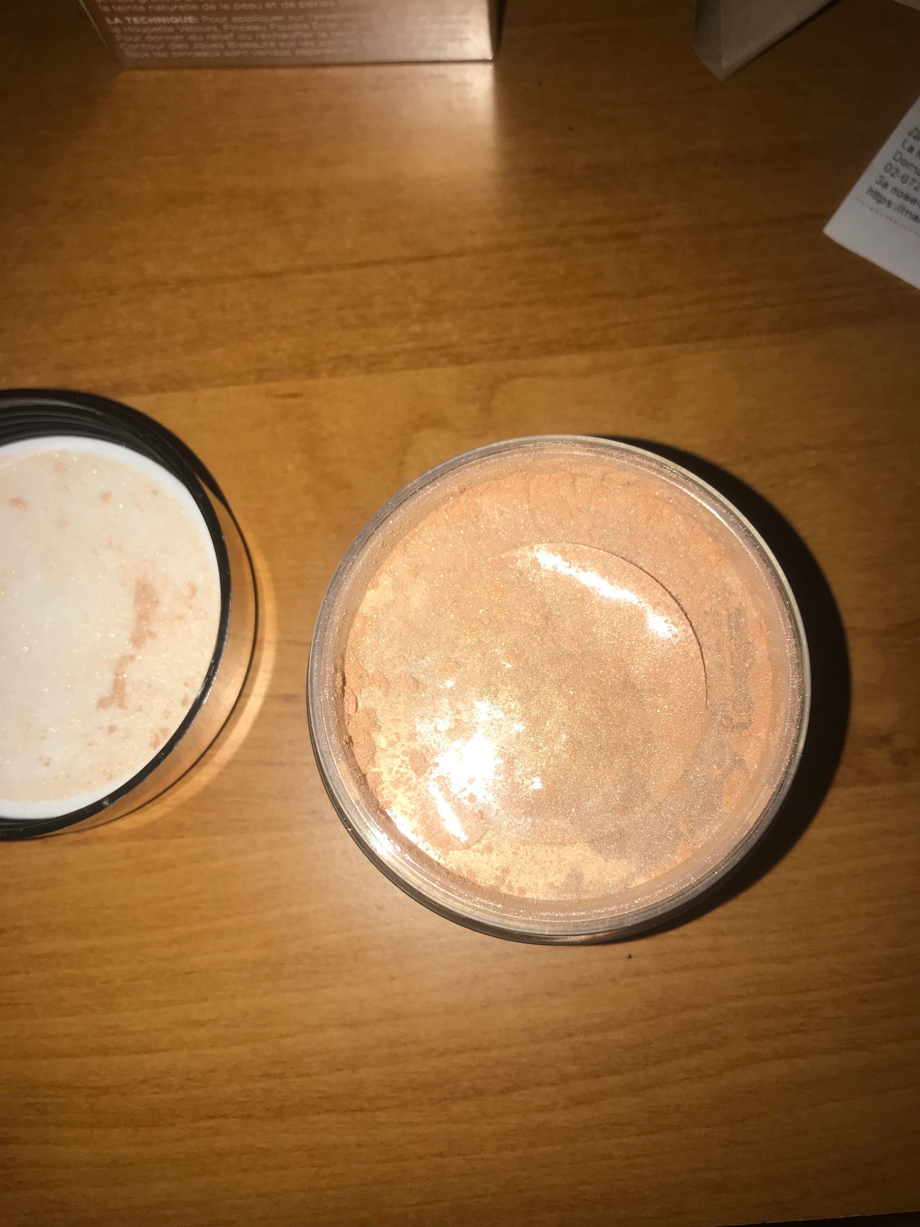 Фиксираща насипна пудра за лице- Laura Mercier Translucent Powder