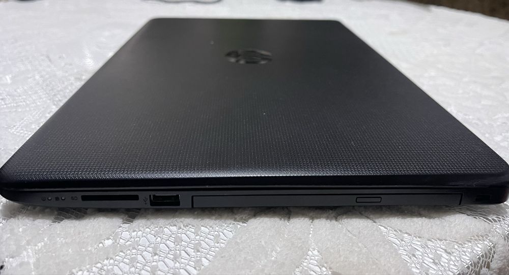 Laptop HP i5 gen 7 SSD- 256 CD-R WI-Fi Bluetooth