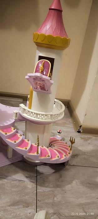 Playmobil  замък с обзавеждане и придворни