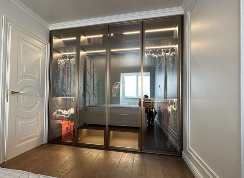 Современный шкаф в гардеробную