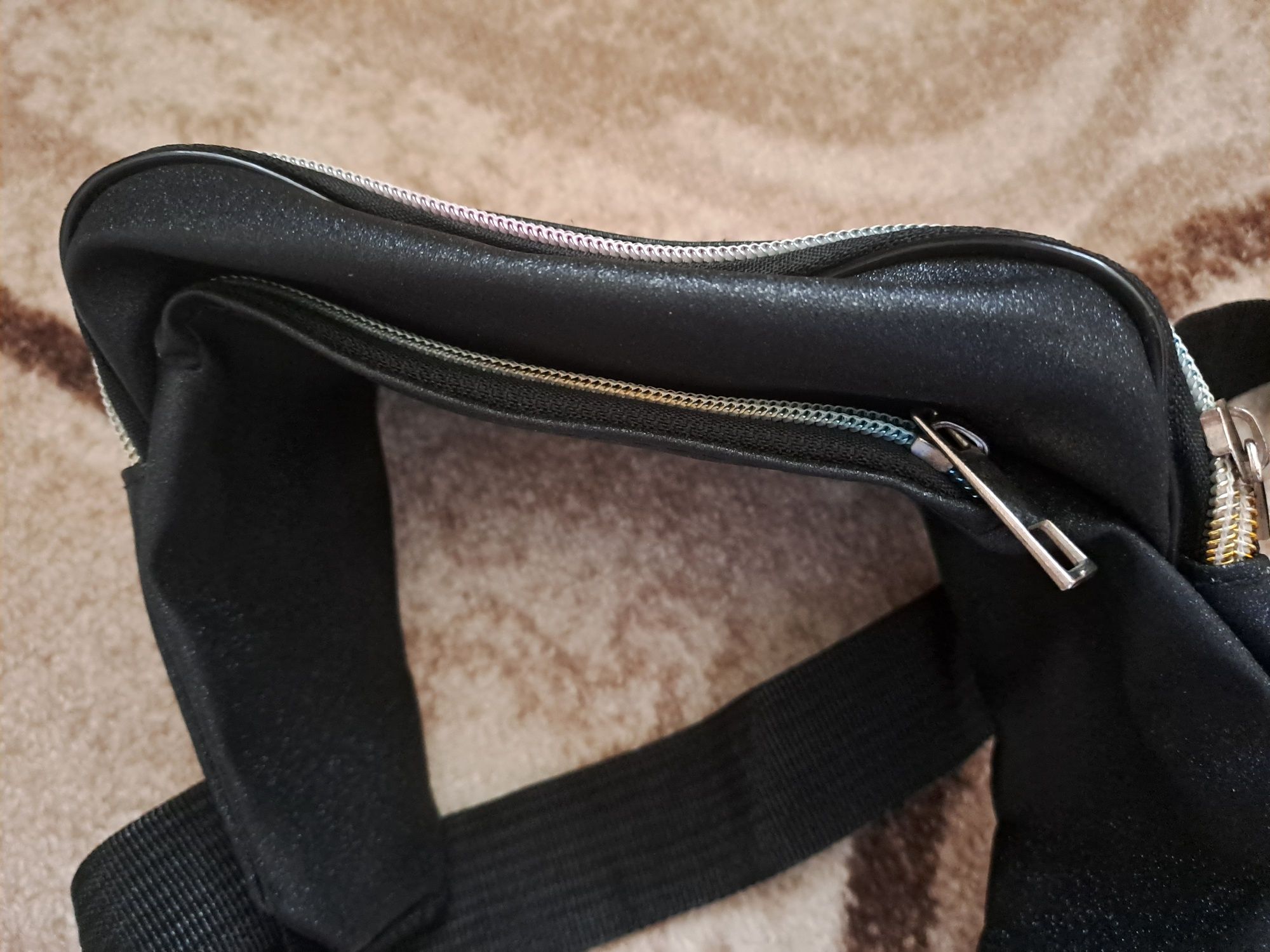 Чанта за кръста (fanny pack/bumbag)