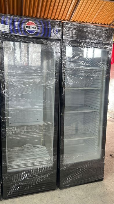 Vitrina frigorifica verticala cu 2 usi racire prin ventilatie