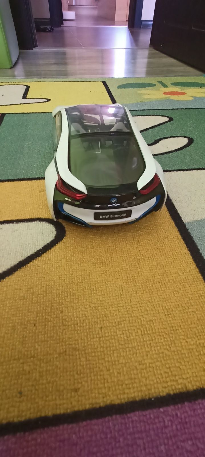 BMW I8 радиоуправляема с волан