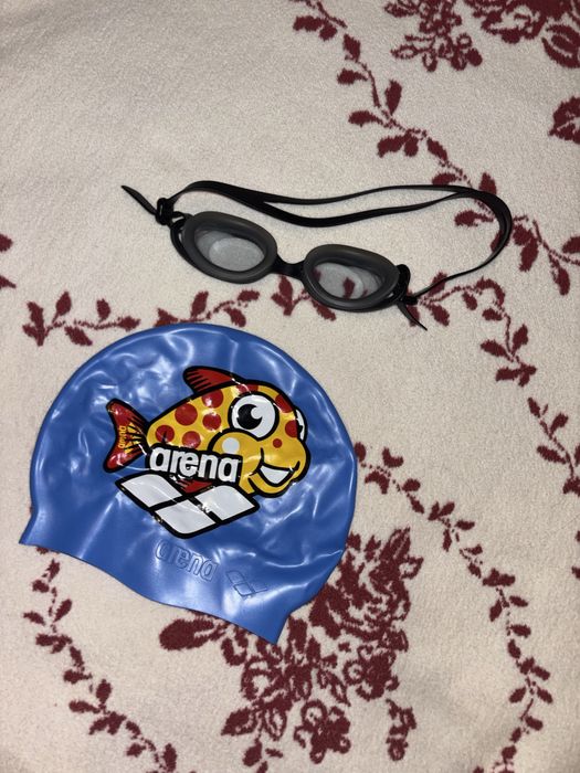 Комплект шапка и очила ,,Arena”
