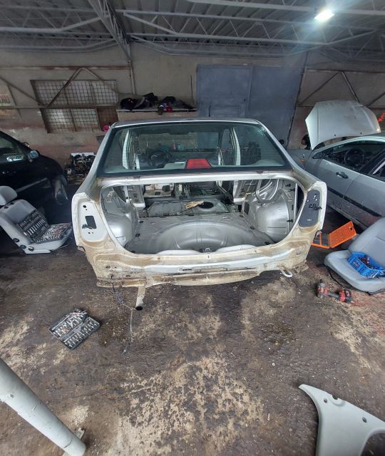Far stanga Dacia Logan prima generatie