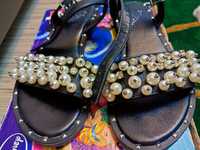 Sandale negre cu perle, impecabile, marimea 32