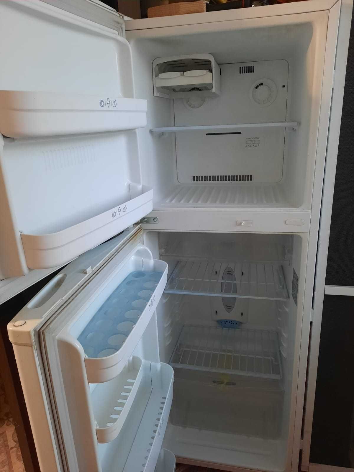 продам холодильник LG