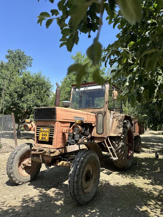 Vand tractor cu plug si disc in stare foarte buna