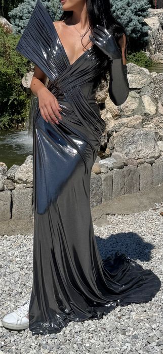 Елегантна вечерна рокля с лачен ефект – цвят графит
